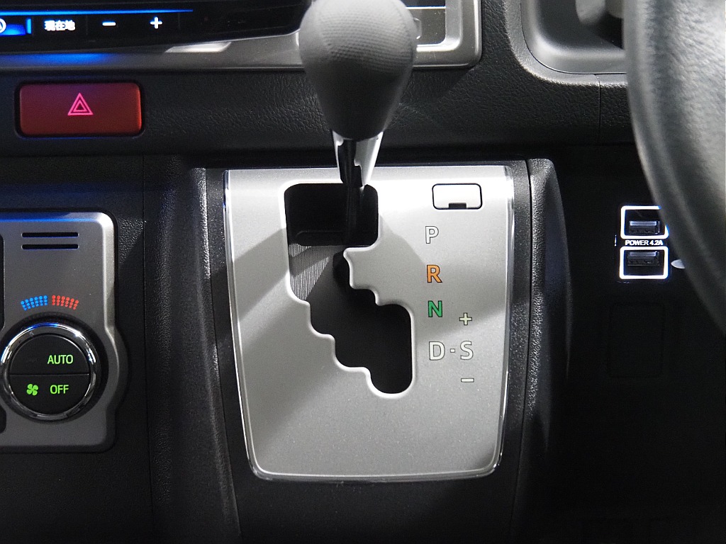 R4年式/グランドキャビン/4WD/３ナンバー10人乗り】ベージュメタリック×オフロードPKG【全国納車可能】