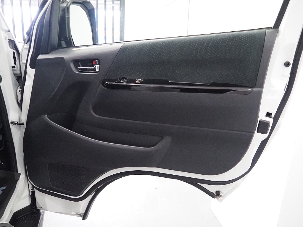 【R4年式/ハイエースバン/ディーゼル4WD】買取直販の為、お買い得価格にて展示中！！【全国納車可能】