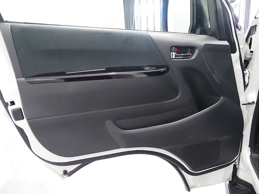 【R4年式/ハイエースバン/ディーゼル4WD】買取直販の為、お買い得価格にて展示中！！【全国納車可能】