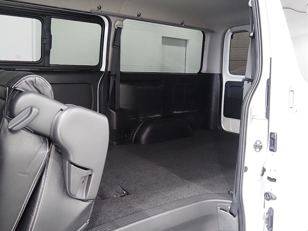 【R4年式/ハイエースバン/ディーゼル4WD】買取直販の為、お買い得価格にて展示中！！【全国納車可能】