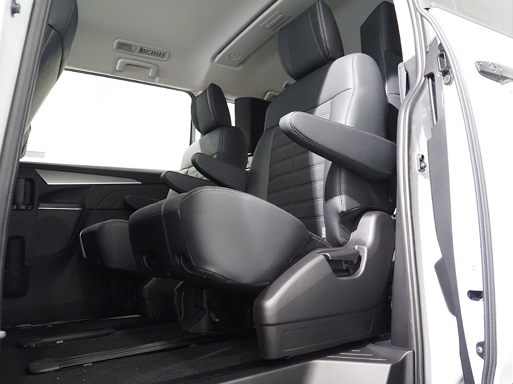 【新車/MCチェンジモデルデリカ/ディーゼル/4WD】リフトアップカスタムにて完成♪【全国納車可能】