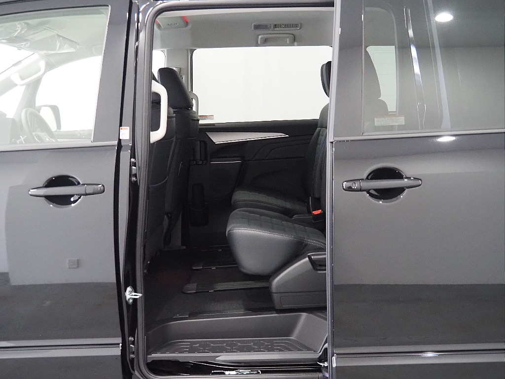 【新車/MCチェンジモデルデリカ/ディーゼル/4WD】リフトアップカスタムにて完成♪【全国納車可能】