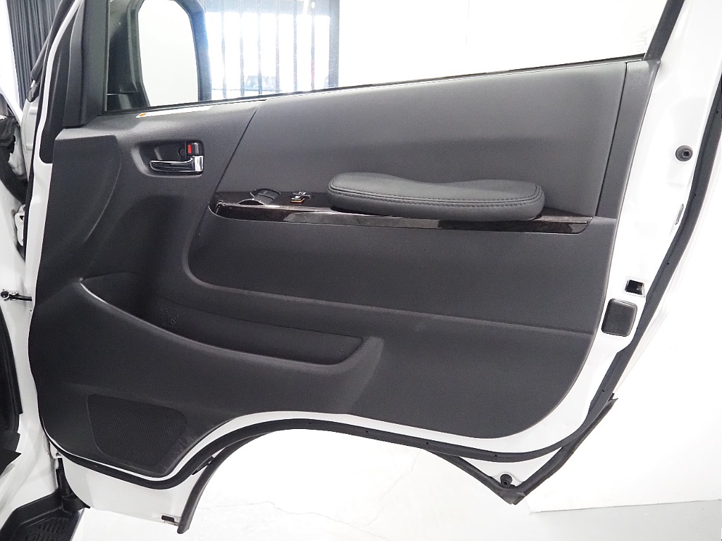 【7型/ワンオーナー/DARKPRIMEⅡディーゼル4WD】跳ね上げベットキット＆フローリング施工♪【全国納車可能】