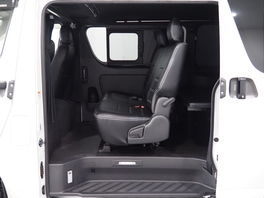 【7型/ワンオーナー/DARKPRIMEⅡディーゼル4WD】跳ね上げベットキット＆フローリング施工♪【全国納車可能】