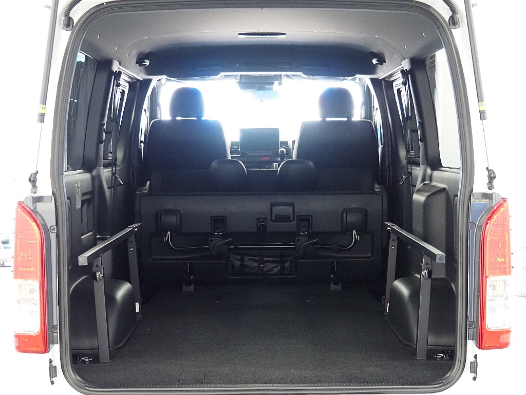 【R8年式/ハイエースバン/ガソリン2WD/DARKPRIMEⅡ】FLEXオリジナルパーツ多数！【全国納車可能】