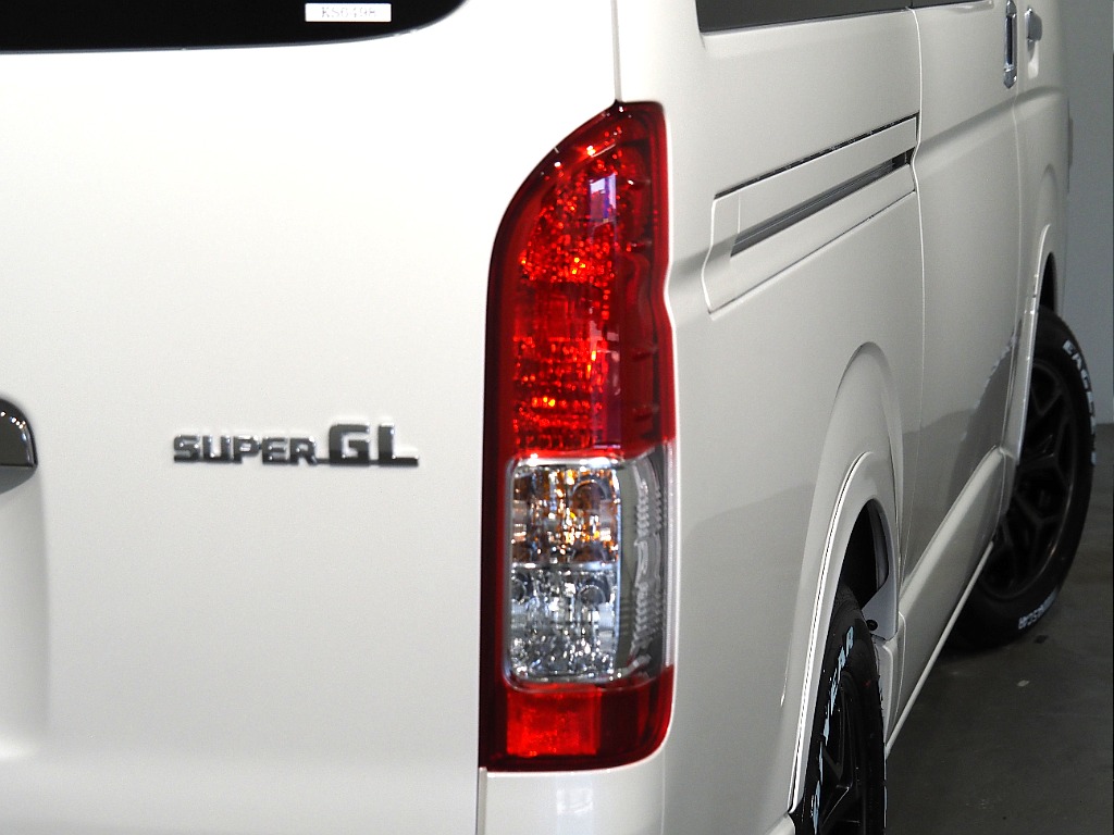 【R8年式/ハイエースバン/ガソリン2WD/DARKPRIMEⅡ】FLEXオリジナルパーツ多数！【全国納車可能】