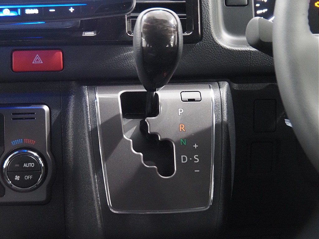 【R8年式/ハイエースバン/ガソリン2WD/DARKPRIMEⅡ】FLEXオリジナルパーツ多数！【全国納車可能】