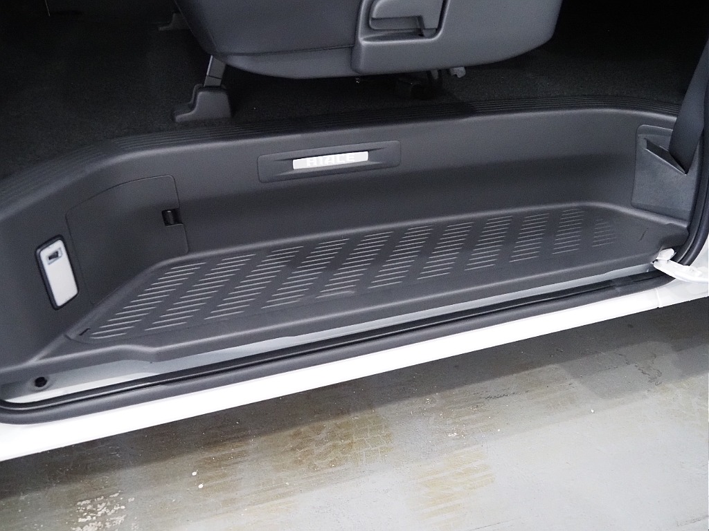 【R8年式/ハイエースバン/ガソリン2WD/DARKPRIMEⅡ】FLEXオリジナルパーツ多数！【全国納車可能】