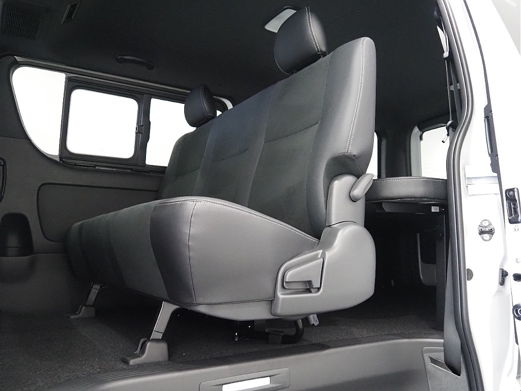 【R8年式/ハイエースバン/ガソリン2WD/DARKPRIMEⅡ】FLEXオリジナルパーツ多数！【全国納車可能】