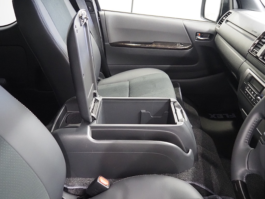 【R7年式/登録済み未使用車/DARKPRIMEⅡ/ディーゼル2WD】両側パワースライドドア♪【全国納車可能】