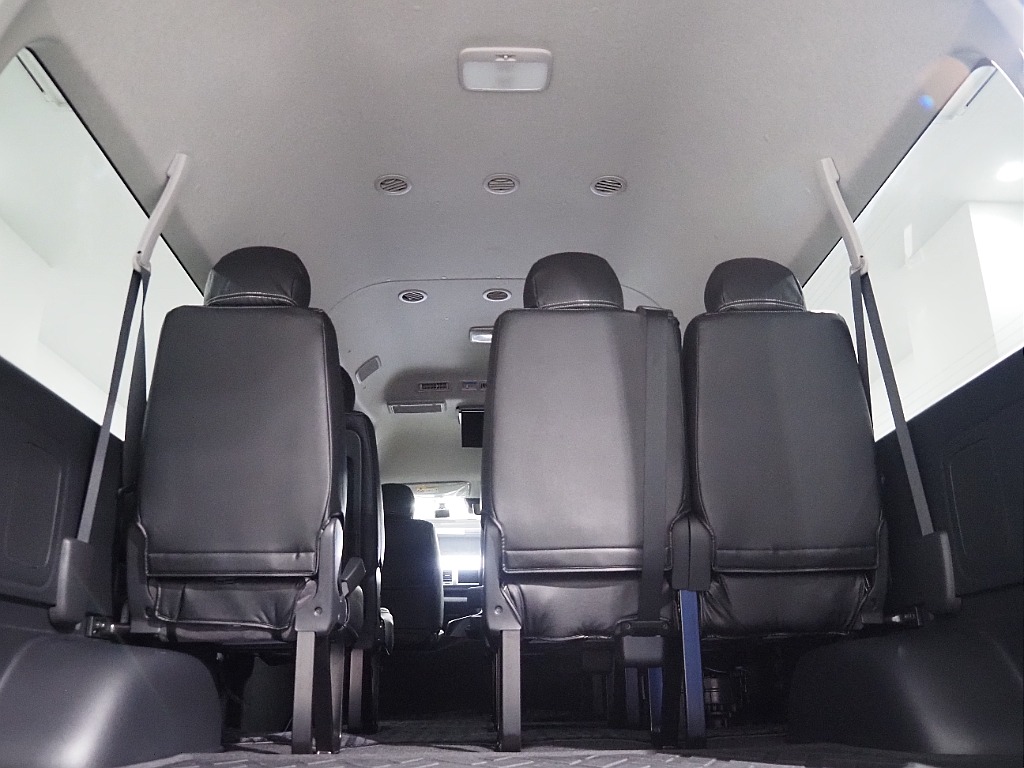 【R4年式/グランドキャビン/4WD/10人乗り3ナンバー】新品BLACKEDITIONを施工【全国納車可能】