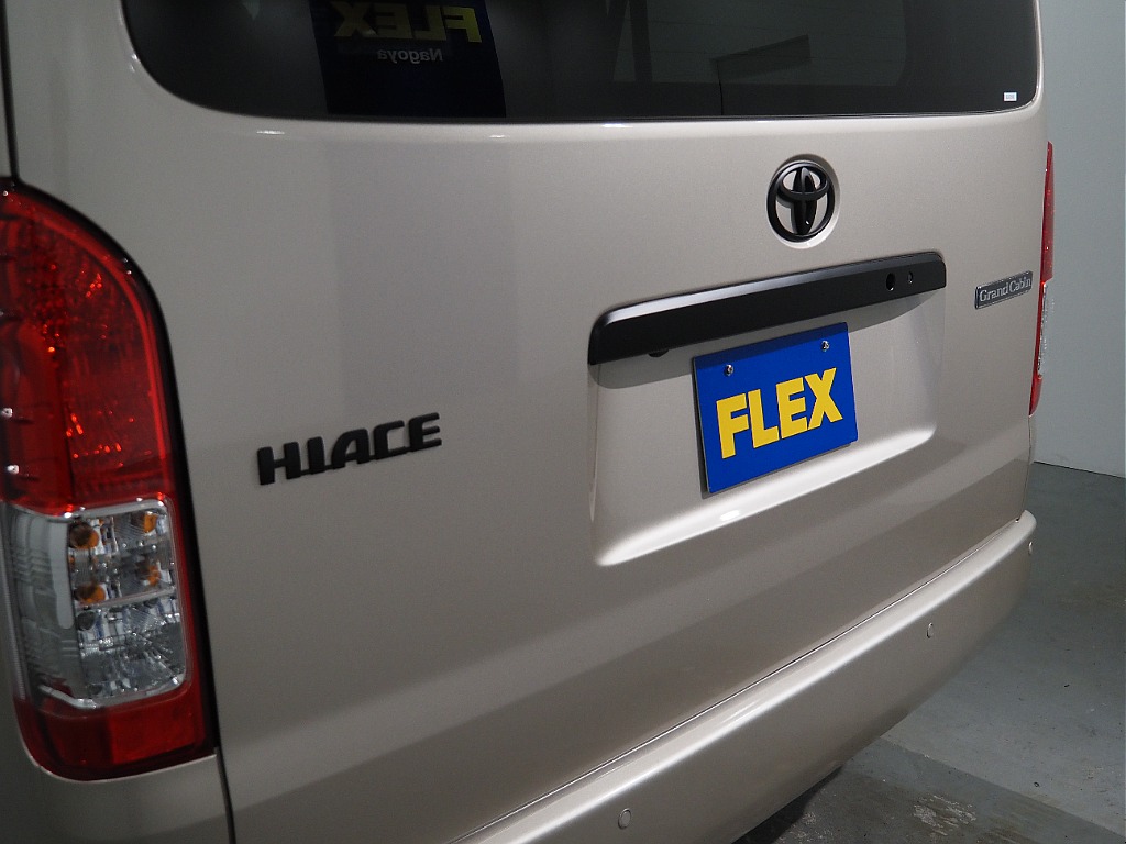 【R4年式/グランドキャビン/4WD/10人乗り3ナンバー】新品BLACKEDITIONを施工【全国納車可能】