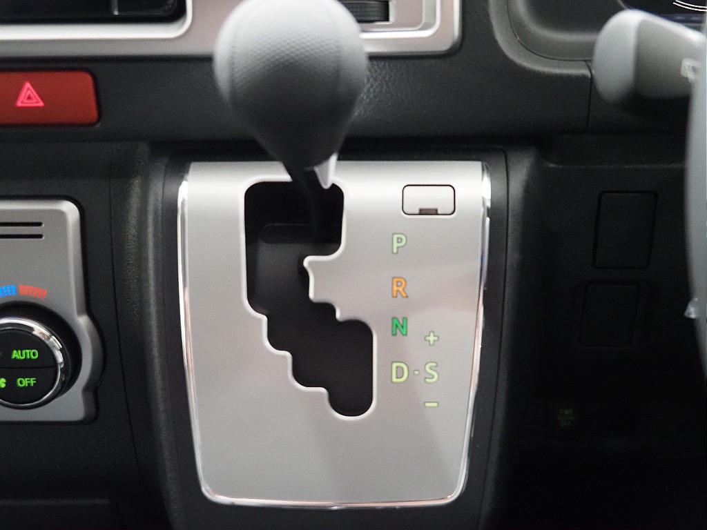 【R4年式/グランドキャビン/4WD/10人乗り3ナンバー】新品BLACKEDITIONを施工【全国納車可能】