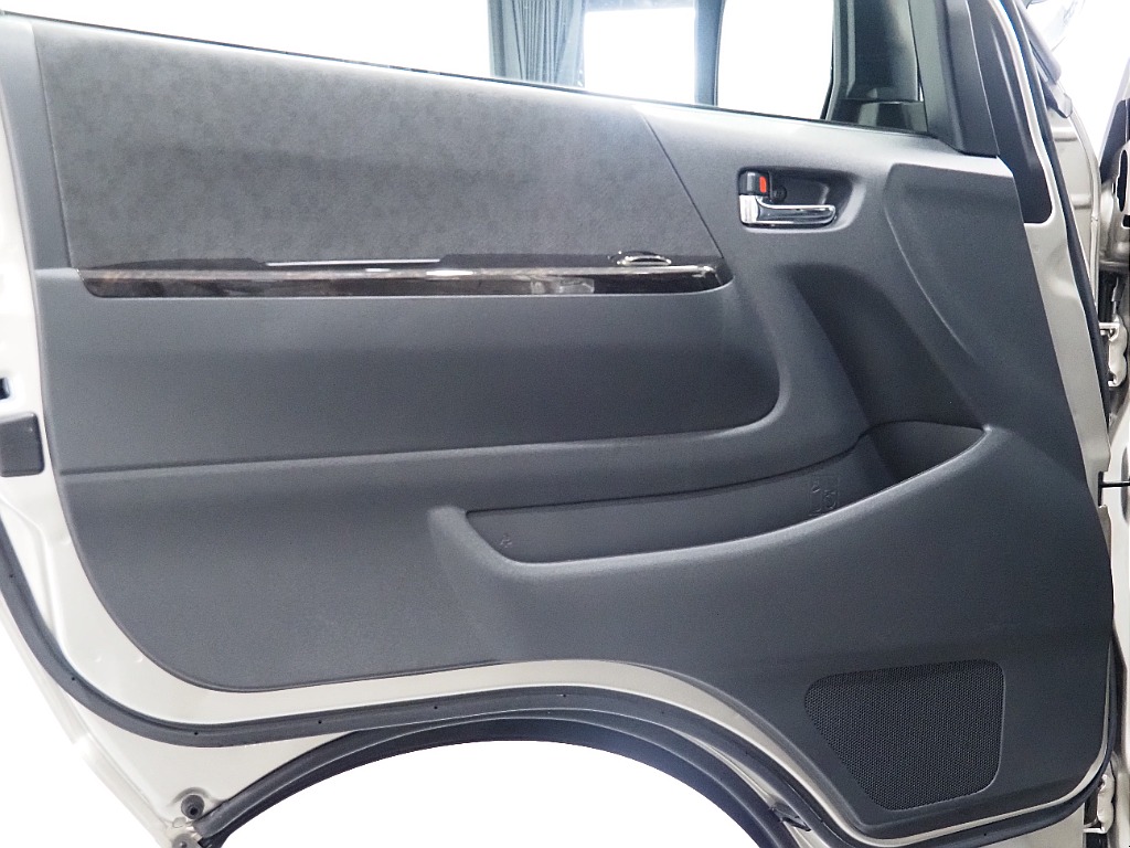 【R4年式/グランドキャビン/4WD/10人乗り3ナンバー】新品BLACKEDITIONを施工【全国納車可能】