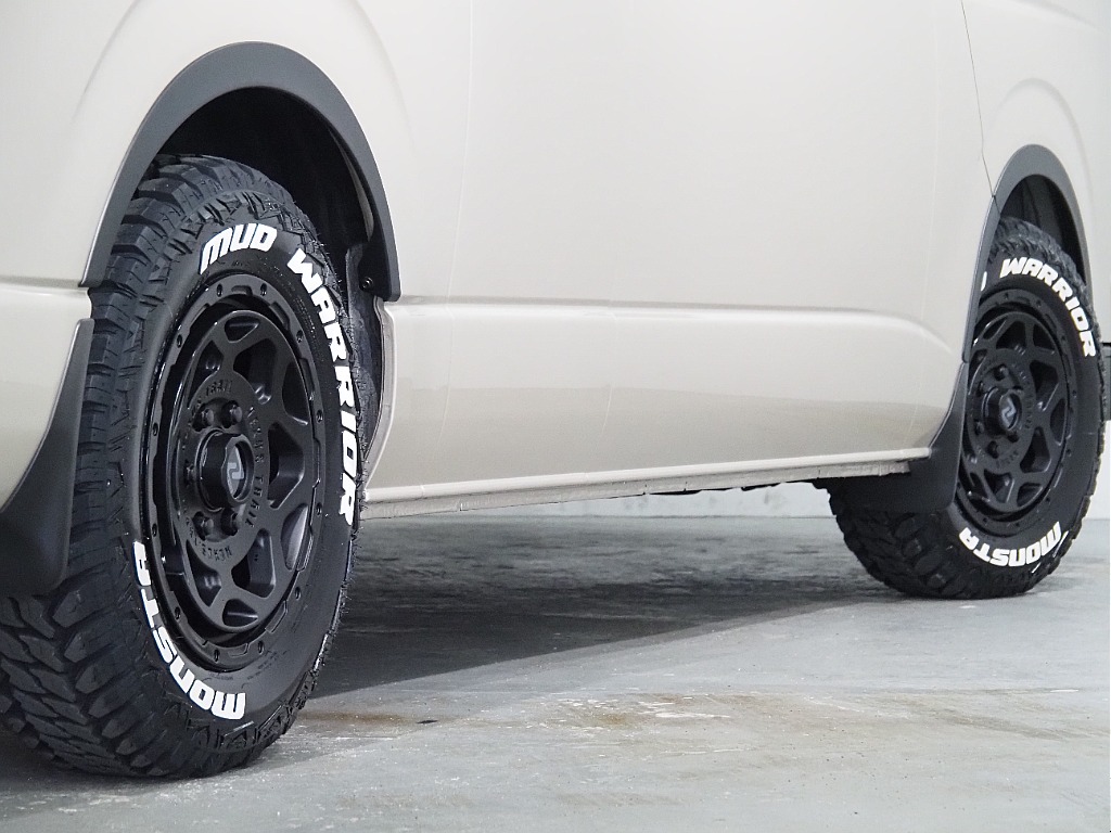 【R4年式/グランドキャビン/4WD/10人乗り3ナンバー】新品BLACKEDITIONを施工【全国納車可能】