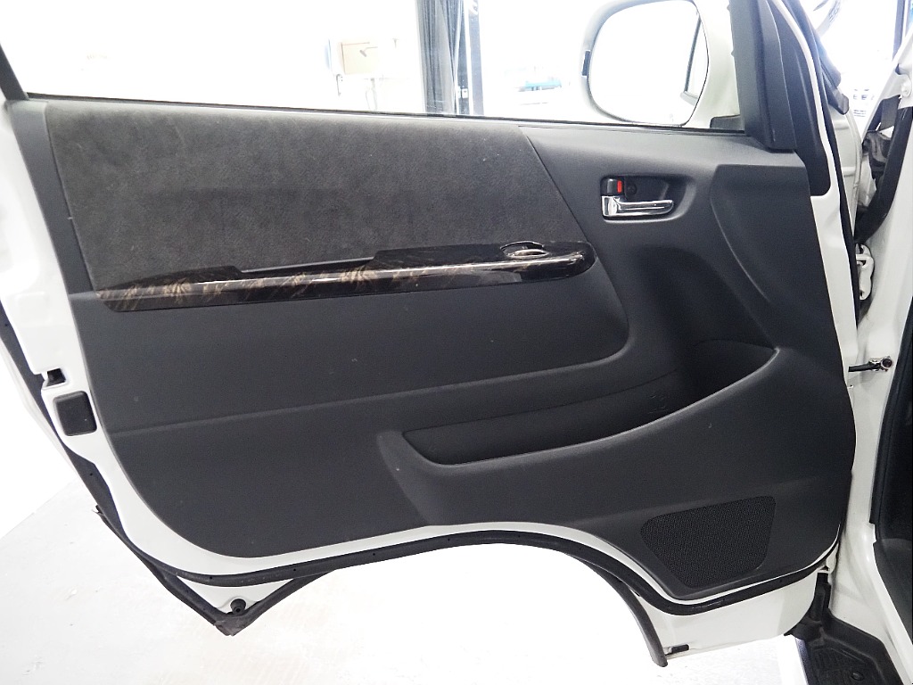 【H３１年/ファインテックツアラー4WD/両側パワースライドドア】豪華キャプテンシート4脚！【全国納車可能】