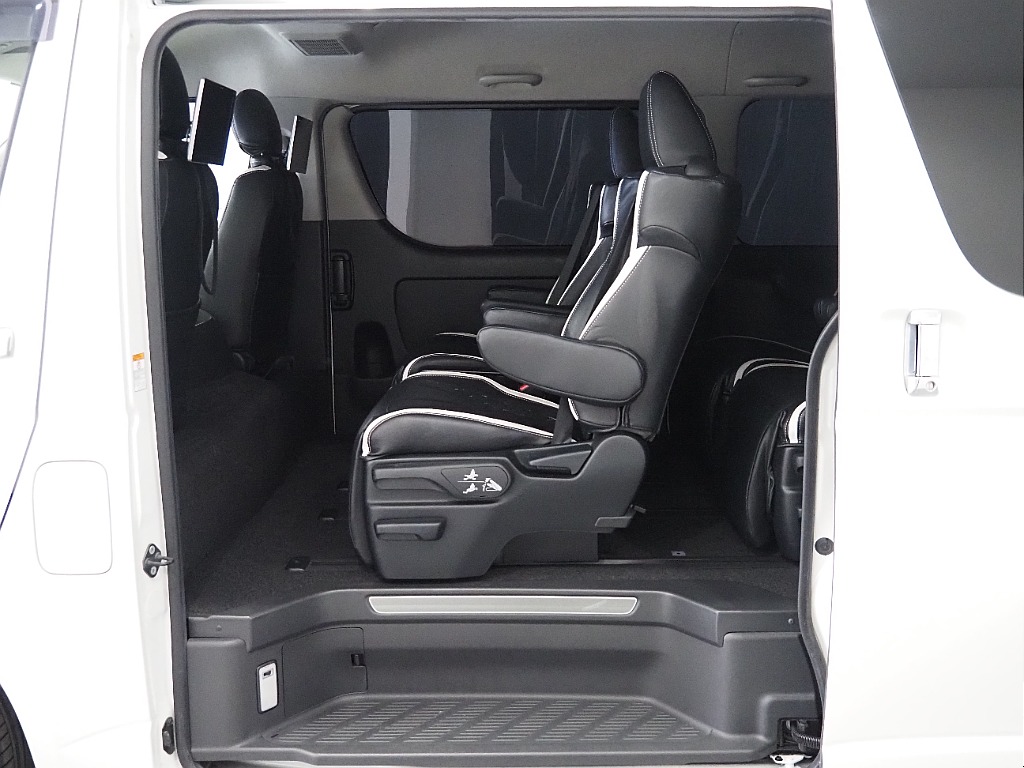 【H３１年/ファインテックツアラー4WD/両側パワースライドドア】豪華キャプテンシート4脚！【全国納車可能】