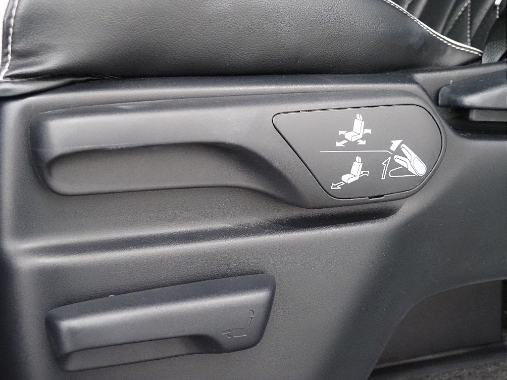 【H３１年/ファインテックツアラー4WD/両側パワースライドドア】豪華キャプテンシート4脚！【全国納車可能】