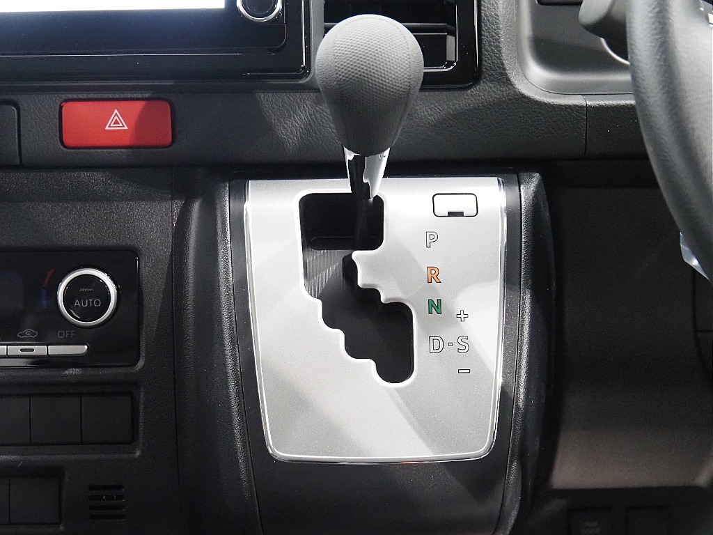 【新型/ハイエースワゴンGL/2WD/Bi-beam LEDヘッドランプ】スタンダード配列♪【全国納車可能】