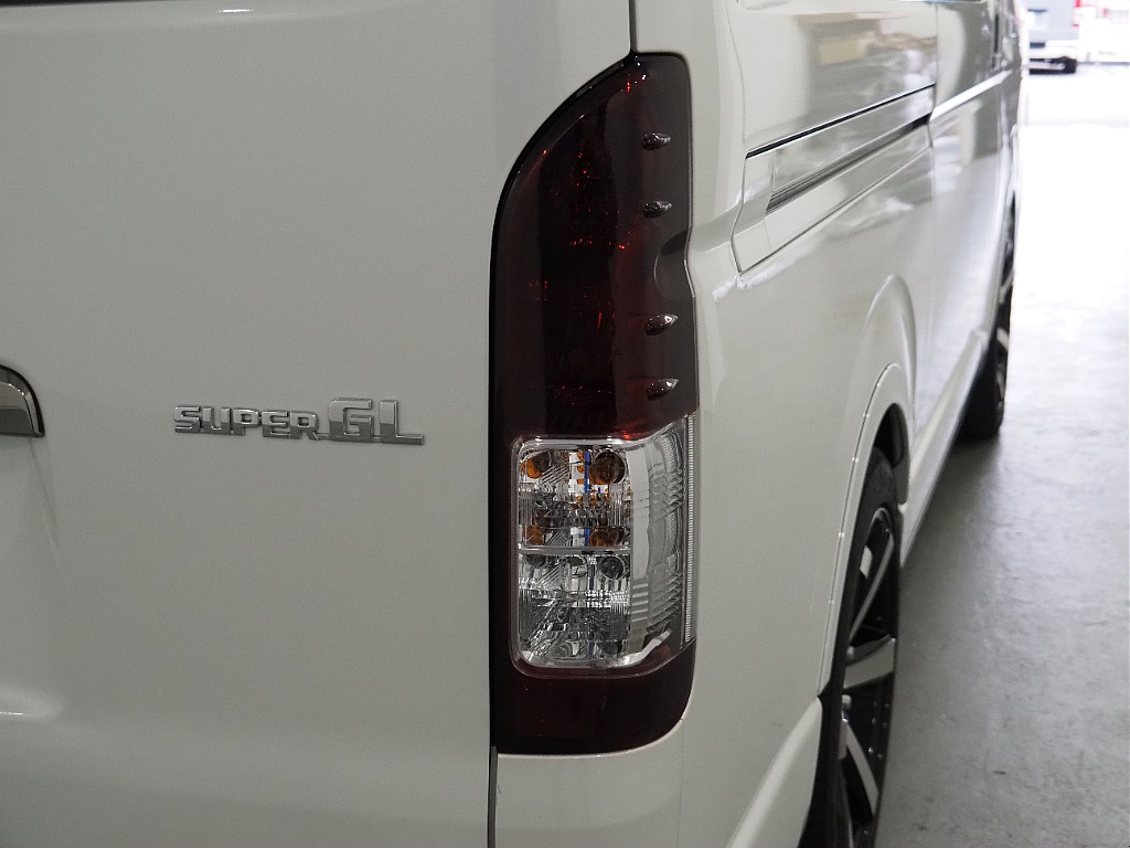 【R6年式/ハイエースバン/ディーゼル2WD/DARKPRIMEⅡ】ローダウンスタイル♪【全国納車可能】