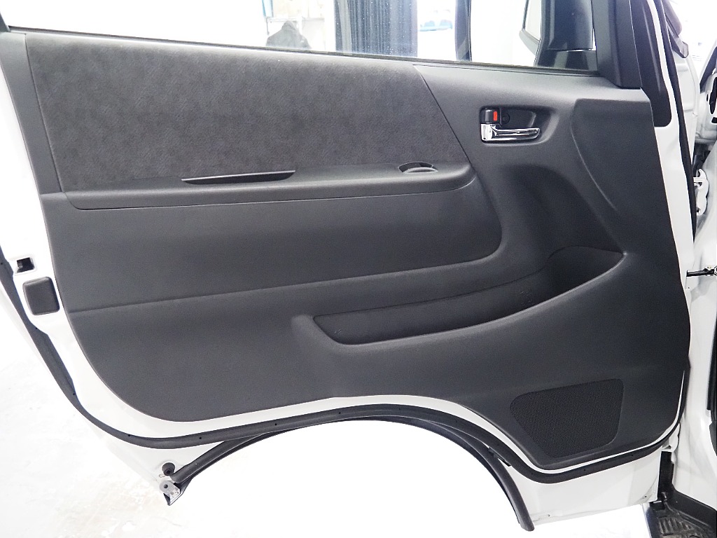 【R7年式/登録済み未使用車/ファインテックツアラー/2WD/2.7Lガソリン】豪華キャプテンシート【全国納車可能】