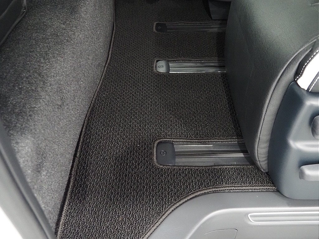 【R7年式/登録済み未使用車/ファインテックツアラー/2WD/2.7Lガソリン】豪華キャプテンシート【全国納車可能】