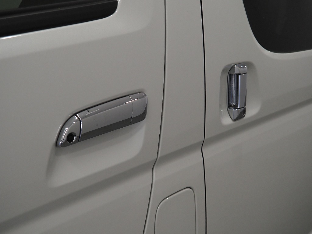 【R7年式/登録済み未使用車/ファインテックツアラー/2WD/2.7Lガソリン】豪華キャプテンシート【全国納車可能】