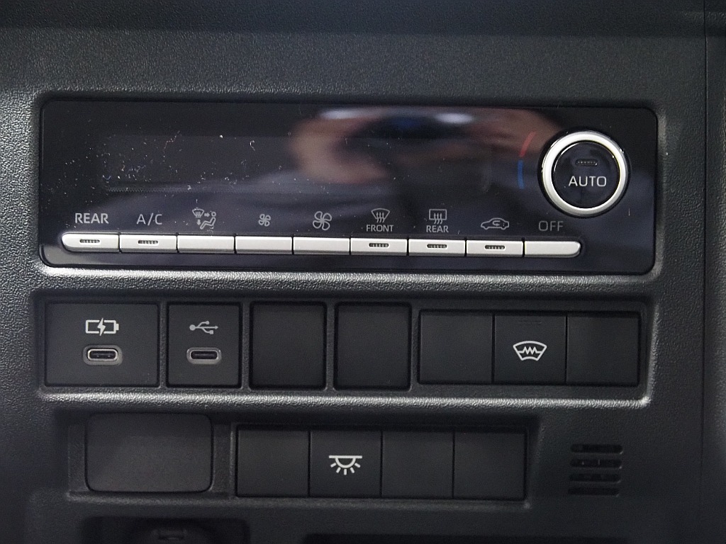 【新車/MCハイエース/ワゴンGL/4WD/スタンダード配列】純正フリップダウンモニター【全国納車可能】