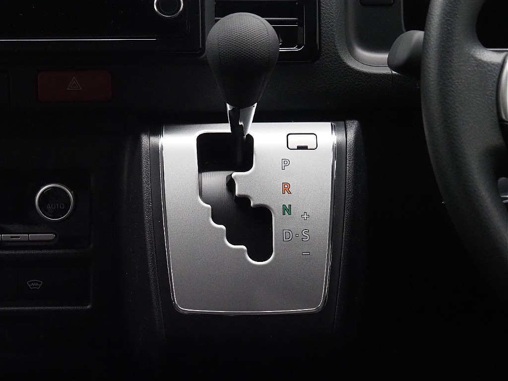 【新車/MCハイエース/ワゴンGL/4WD/スタンダード配列】純正フリップダウンモニター【全国納車可能】