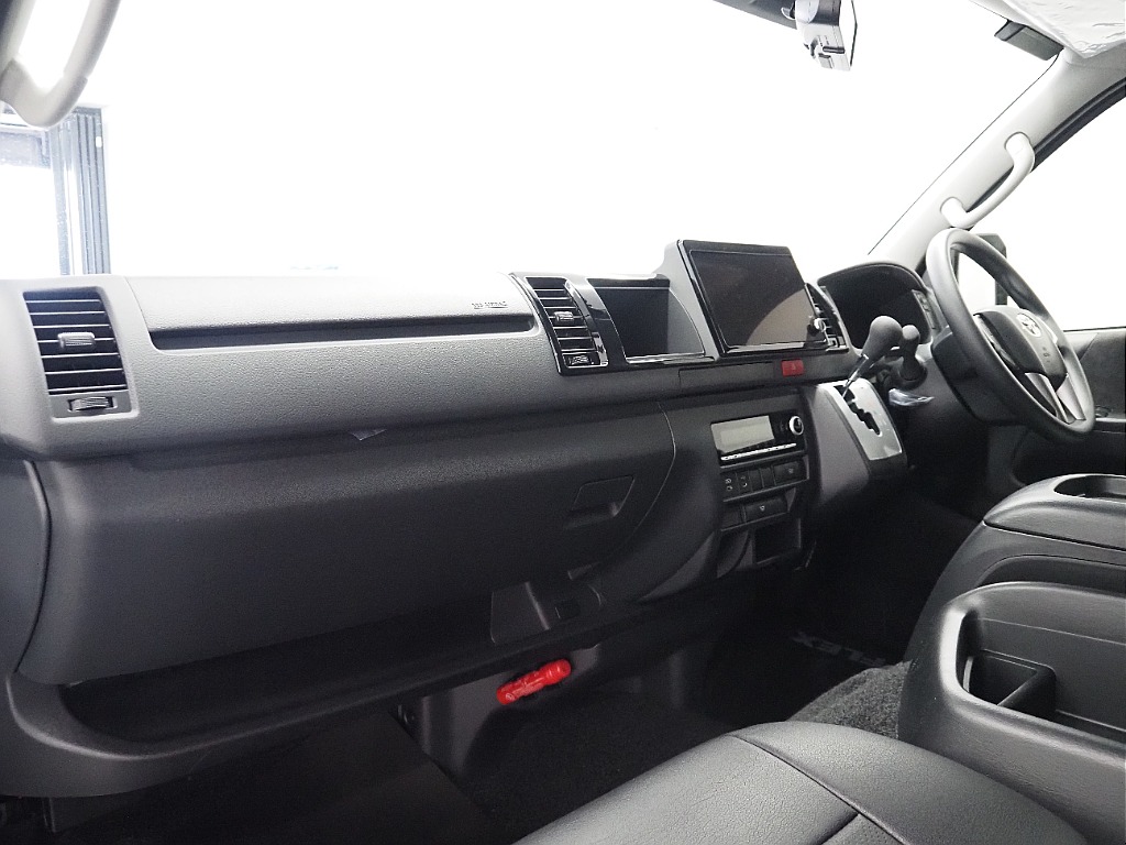 【新車/MCハイエース/ワゴンGL/4WD/スタンダード配列】純正フリップダウンモニター【全国納車可能】