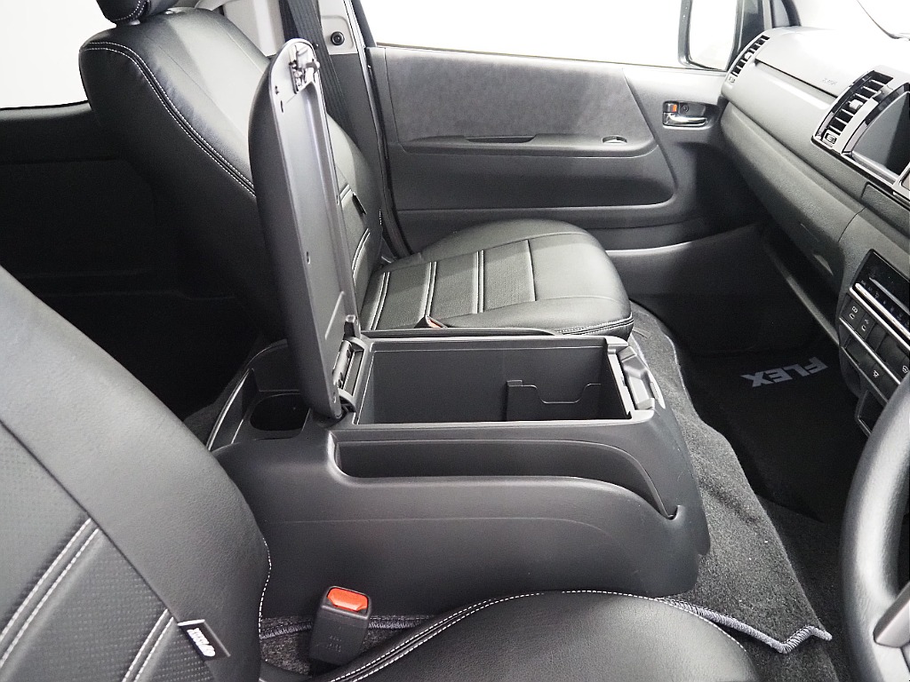 【新車/MCハイエース/ワゴンGL/4WD/スタンダード配列】純正フリップダウンモニター【全国納車可能】