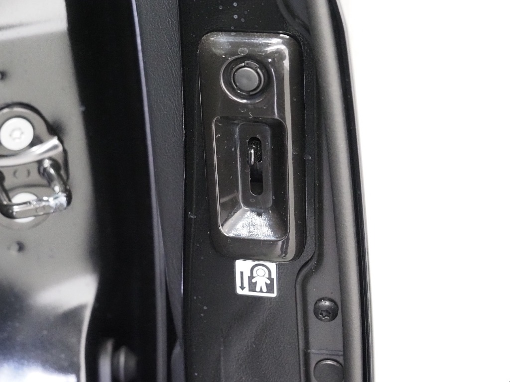 【新車/MCハイエース/ワゴンGL/4WD/スタンダード配列】純正フリップダウンモニター【全国納車可能】