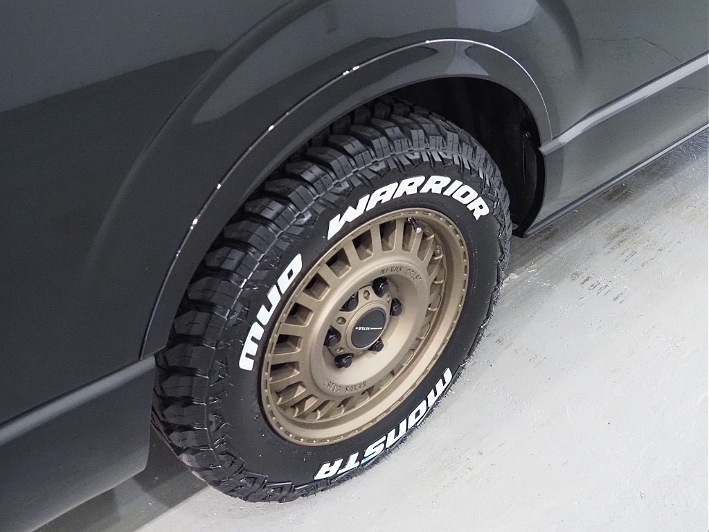 【新車/MCハイエース/ワゴンGL/4WD/スタンダード配列】純正フリップダウンモニター【全国納車可能】