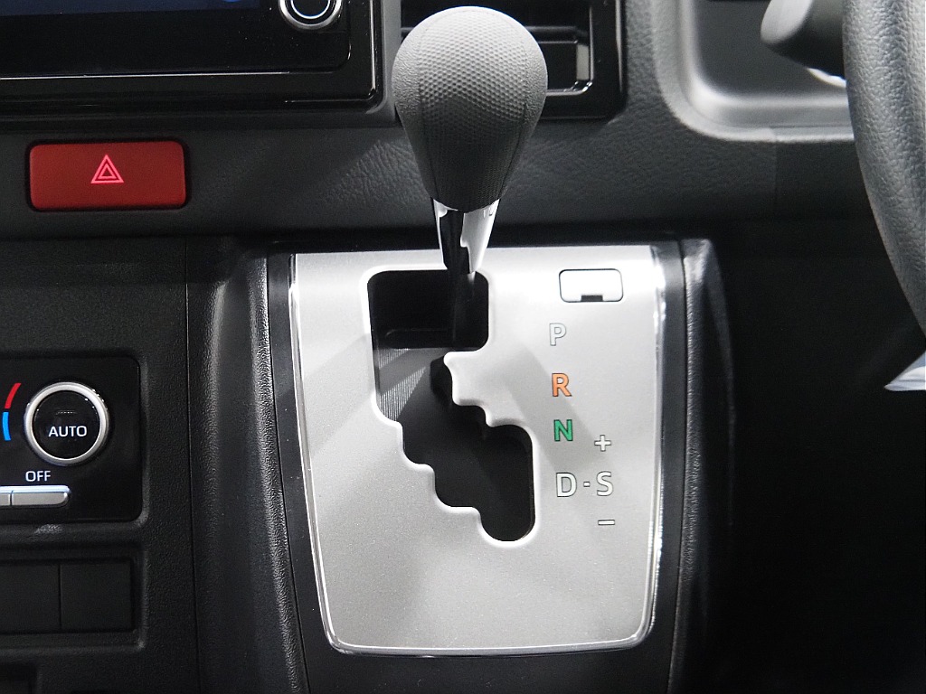 【新車/9型/MCハイエースワゴンGL/オリジナル内装架装Ver1】フローリング施工済み♪【全国納車可能】