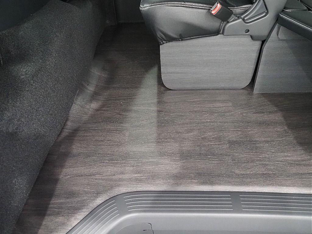 【新車/9型/MCハイエースワゴンGL/オリジナル内装架装Ver1】フローリング施工済み♪【全国納車可能】