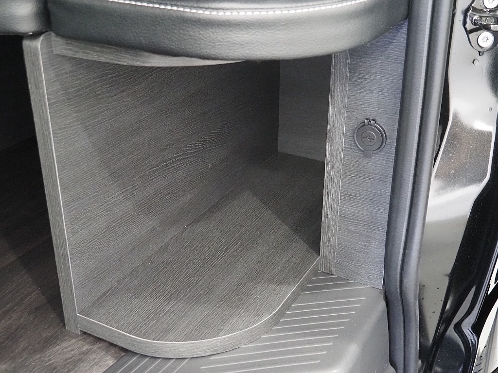 【新車/9型/MCハイエースワゴンGL/オリジナル内装架装Ver1】フローリング施工済み♪【全国納車可能】