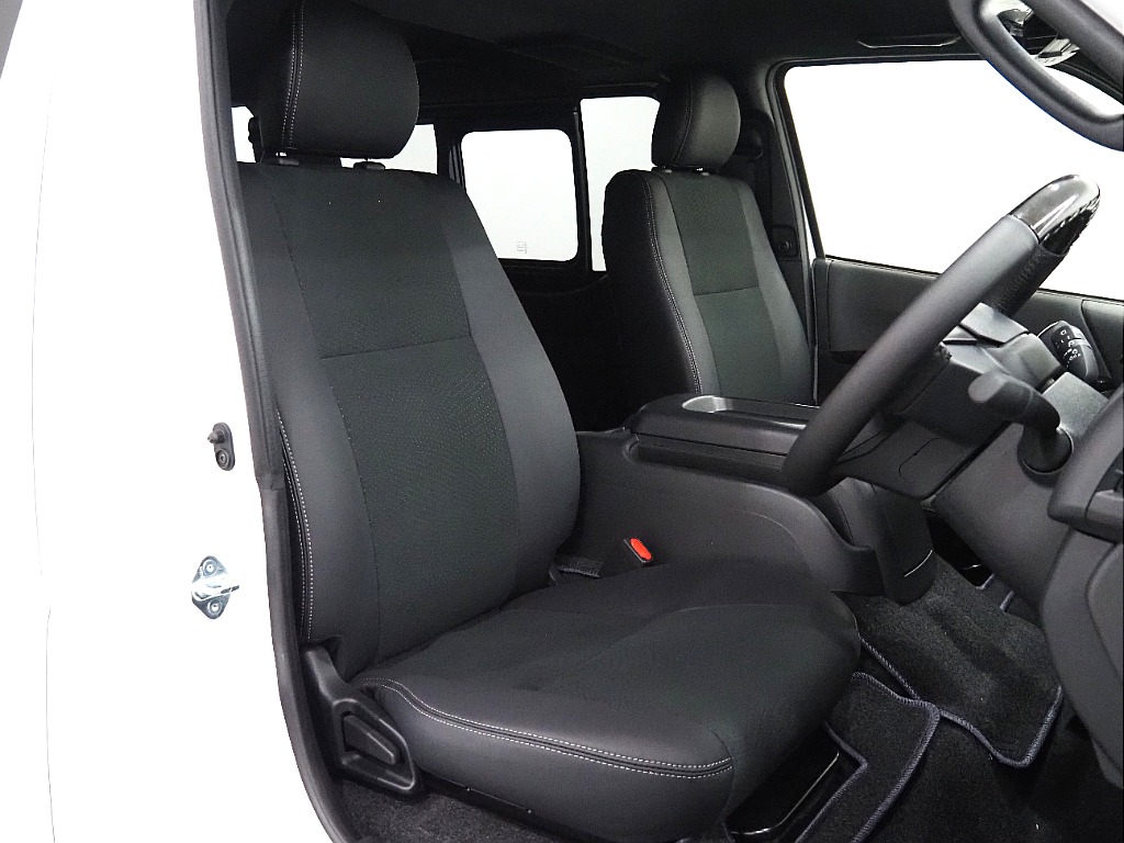 【新車/ハイエースバン/ディーゼル2WD/小窓付き両側手動ドア/DARKPRIME】ハイエース名古屋店在庫車両【全国納車可能】