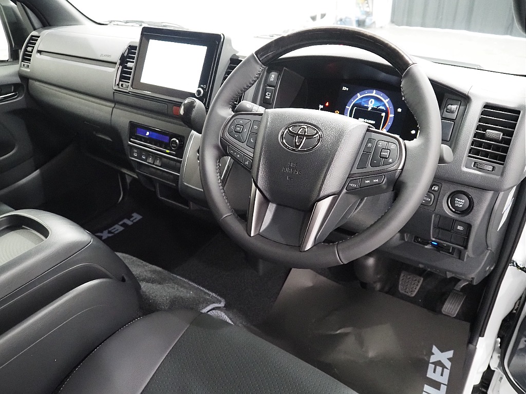 【新車/ハイエースバン/ディーゼル2WD/小窓付き両側手動ドア/DARKPRIME】ハイエース名古屋店在庫車両【全国納車可能】