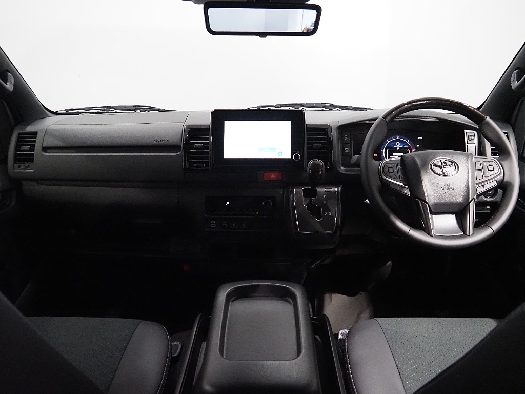 【新車/ハイエースバン/ディーゼル2WD/小窓付き両側手動ドア/DARKPRIME】ハイエース名古屋店在庫車両【全国納車可能】