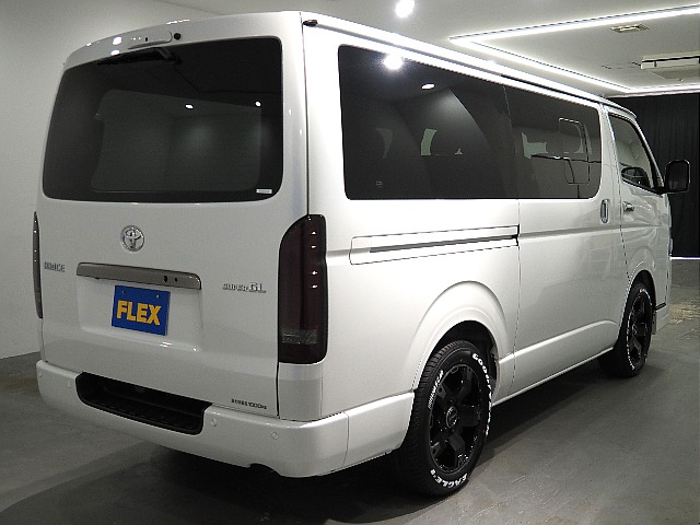 【新車/ハイエースバン/ディーゼル2WD/小窓付き両側手動ドア/DARKPRIME】ハイエース名古屋店在庫車両【全国納車可能】