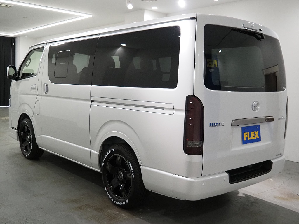 【新車/ハイエースバン/ディーゼル2WD/小窓付き両側手動ドア/DARKPRIME】ハイエース名古屋店在庫車両【全国納車可能】