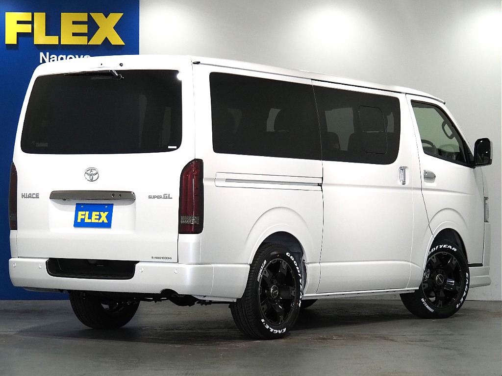 【新車/ハイエースバン/ディーゼル2WD/小窓付き両側手動ドア/DARKPRIME】ハイエース名古屋店在庫車両【全国納車可能】