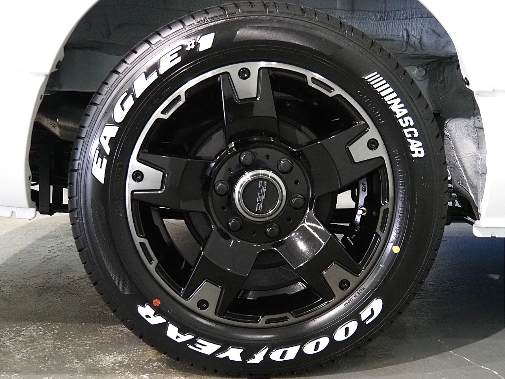 【新車/ハイエースバン/ディーゼル2WD/小窓付き両側手動ドア/DARKPRIME】ハイエース名古屋店在庫車両【全国納車可能】