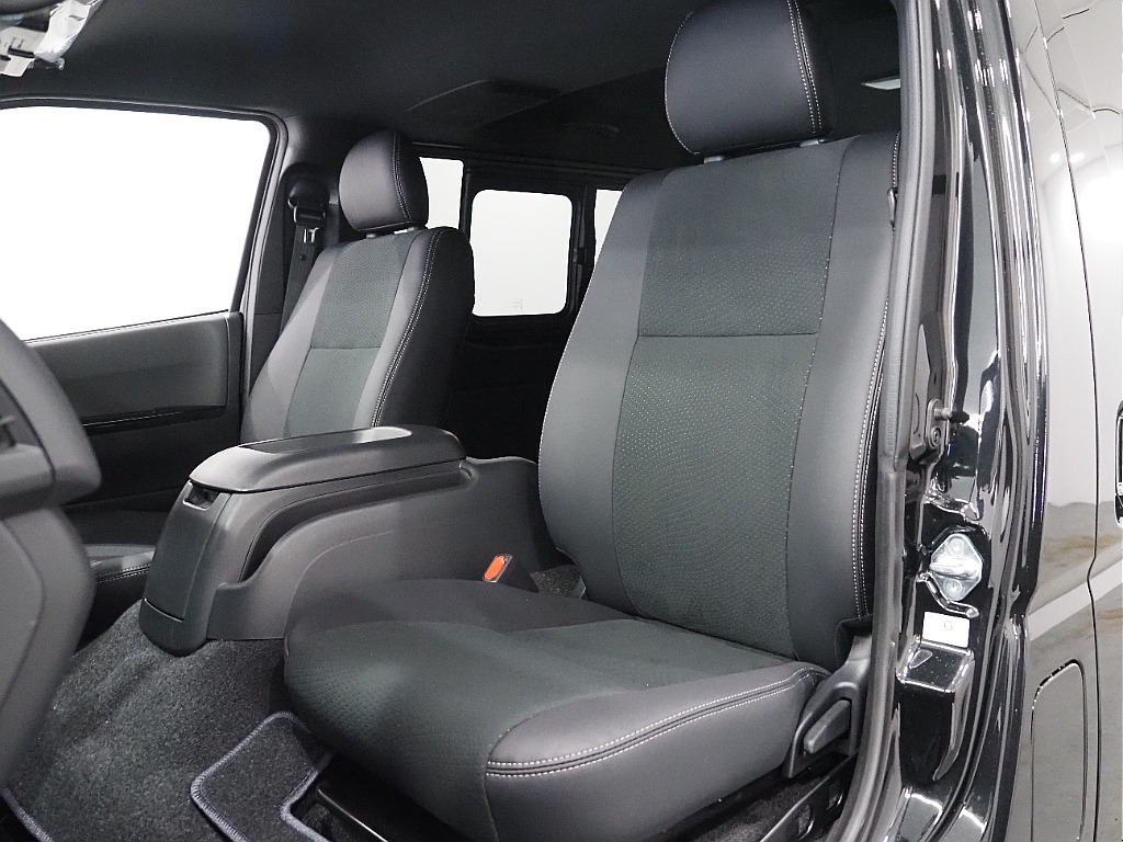 【新車/ハイエースバン/ディーゼル2WD/小窓付き両側手動ドア/DARKPRIMEⅡ】ハイエース名古屋店在庫車両【全国納車可能】