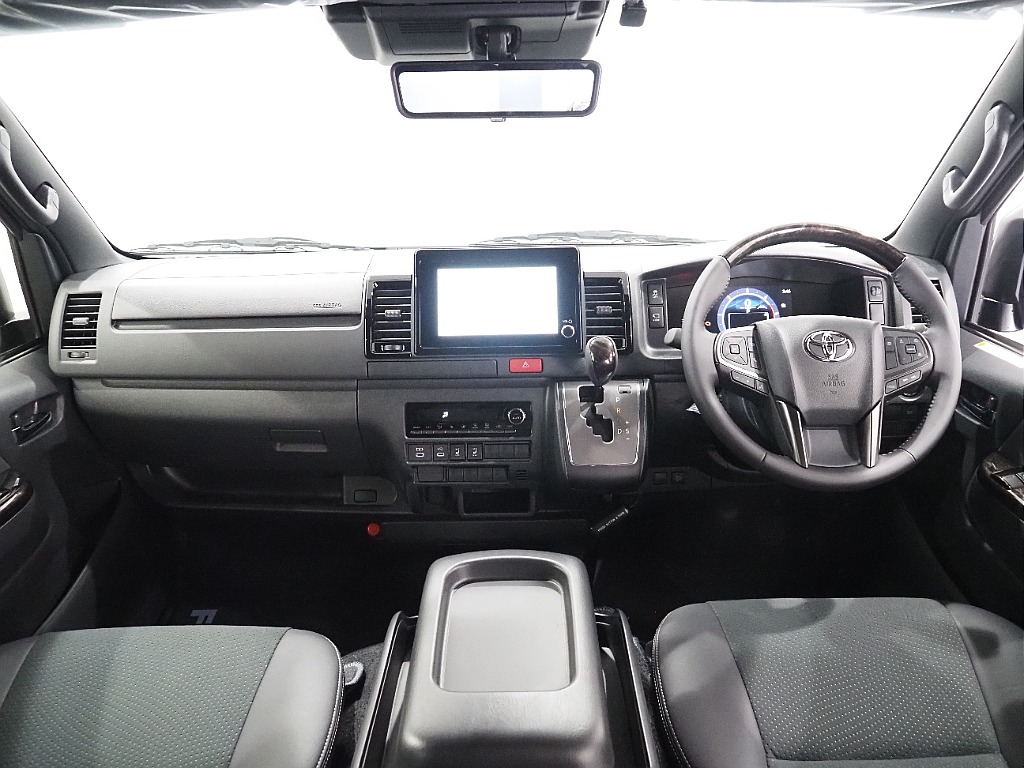 【新車/ハイエースバン/ディーゼル2WD/小窓付き両側手動ドア/DARKPRIMEⅡ】ハイエース名古屋店在庫車両【全国納車可能】