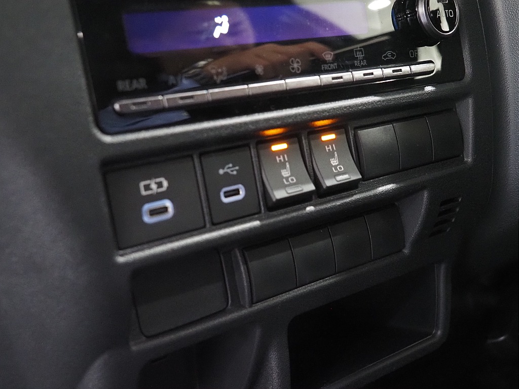 【新車/ハイエースバン/ディーゼル2WD/小窓付き両側手動ドア/DARKPRIMEⅡ】ハイエース名古屋店在庫車両【全国納車可能】