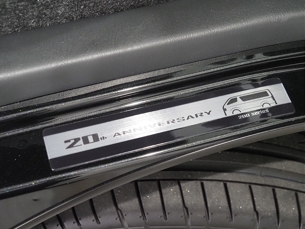 【新車/ハイエースバン/ディーゼル2WD/小窓付き両側手動ドア/DARKPRIMEⅡ】ハイエース名古屋店在庫車両【全国納車可能】