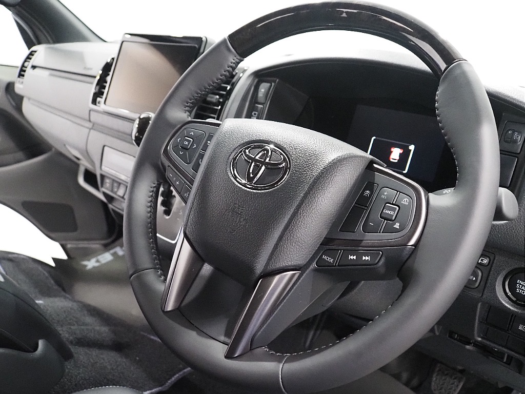 【新車/ハイエースバン/ディーゼル2WD/小窓付き両側手動ドア/DARKPRIMEⅡ】ハイエース名古屋店在庫車両【全国納車可能】