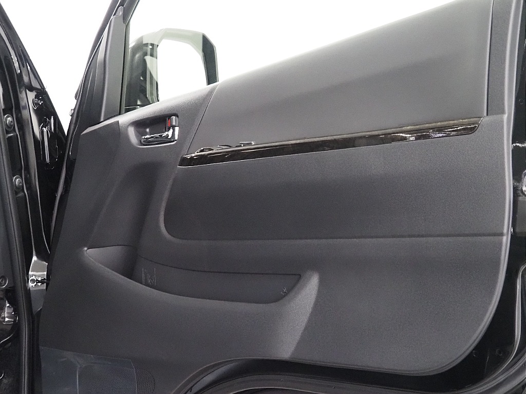 【新車/ハイエースバン/ディーゼル2WD/小窓付き両側手動ドア/DARKPRIMEⅡ】ハイエース名古屋店在庫車両【全国納車可能】