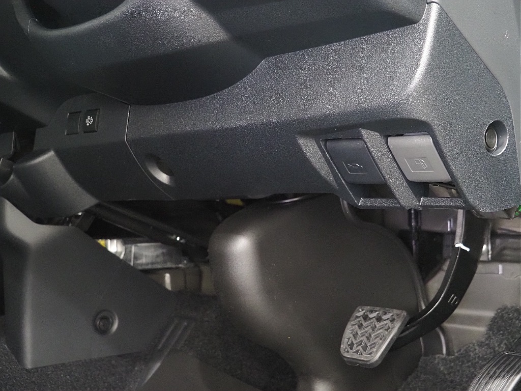 【新車/ハイエースバン/ディーゼル2WD/小窓付き両側手動ドア/DARKPRIMEⅡ】ハイエース名古屋店在庫車両【全国納車可能】